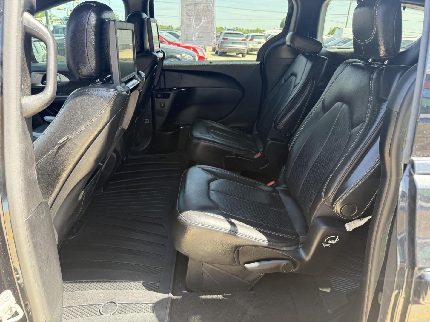2019 Brilliant Black Crystal Pearl Coat /Black/Alloy, leather Black/Light Diesel Gray, leat Chrysler Pacifica 63940 (2C4RC1EG3KR) with an 3.6L V6 DOHC 24V engine, 9-Speed Automatic transmission, located at 2401 E Main St., Grand Prairie, TX, 75050, (972) 262-4440, 32.748981, -96.969643- Photo#36