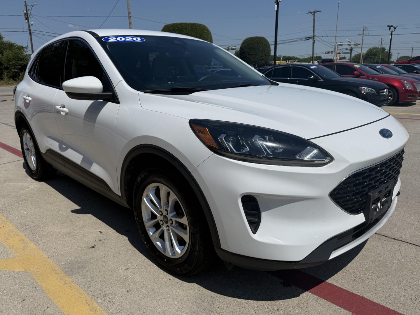 2020 Oxford White /Dark Earth Gray, premium cloth Sandstone, premium Ford Escape 70020 (1FMCU0G62LU) with an 1.5L L3 engine, 8-Speed Automatic transmission, located at 2401 E Main St., Grand Prairie, TX, 75050, (972) 262-4440, 32.748981, -96.969643- Photo#9