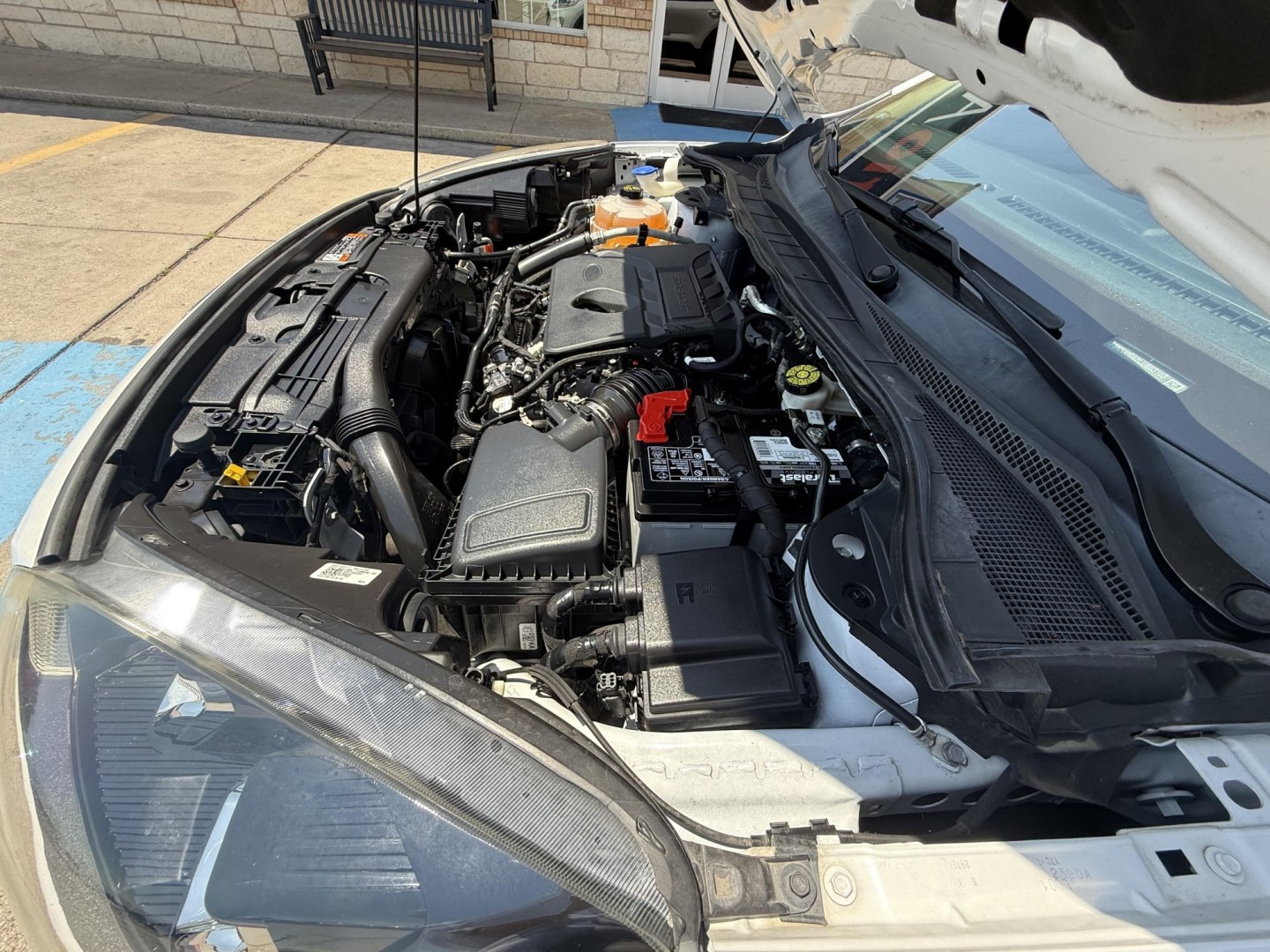 2020 Oxford White /Dark Earth Gray, premium cloth Sandstone, premium Ford Escape 70020 (1FMCU0G62LU) with an 1.5L L3 engine, 8-Speed Automatic transmission, located at 2401 E Main St., Grand Prairie, TX, 75050, (972) 262-4440, 32.748981, -96.969643- Photo#15