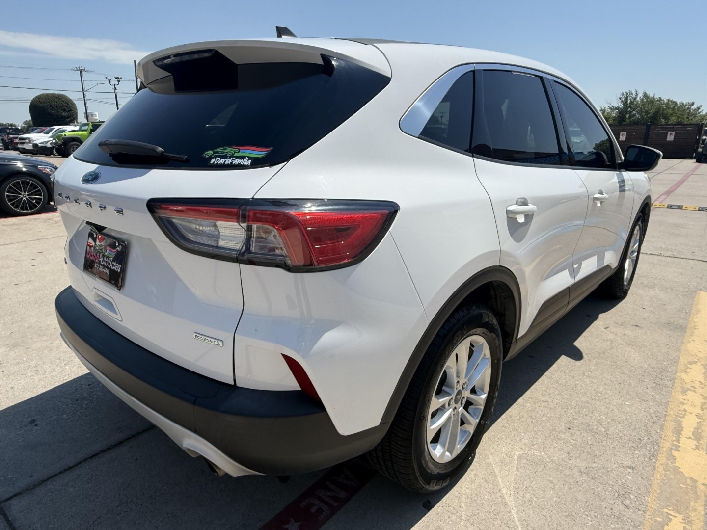 2020 Oxford White /Dark Earth Gray, premium cloth Sandstone, premium Ford Escape 70020 (1FMCU0G62LU) with an 1.5L L3 engine, 8-Speed Automatic transmission, located at 2401 E Main St., Grand Prairie, TX, 75050, (972) 262-4440, 32.748981, -96.969643- Photo#16