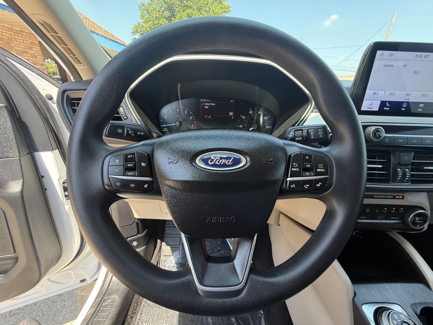 2020 Oxford White /Dark Earth Gray, premium cloth Sandstone, premium Ford Escape 70020 (1FMCU0G62LU) with an 1.5L L3 engine, 8-Speed Automatic transmission, located at 2401 E Main St., Grand Prairie, TX, 75050, (972) 262-4440, 32.748981, -96.969643- Photo#20