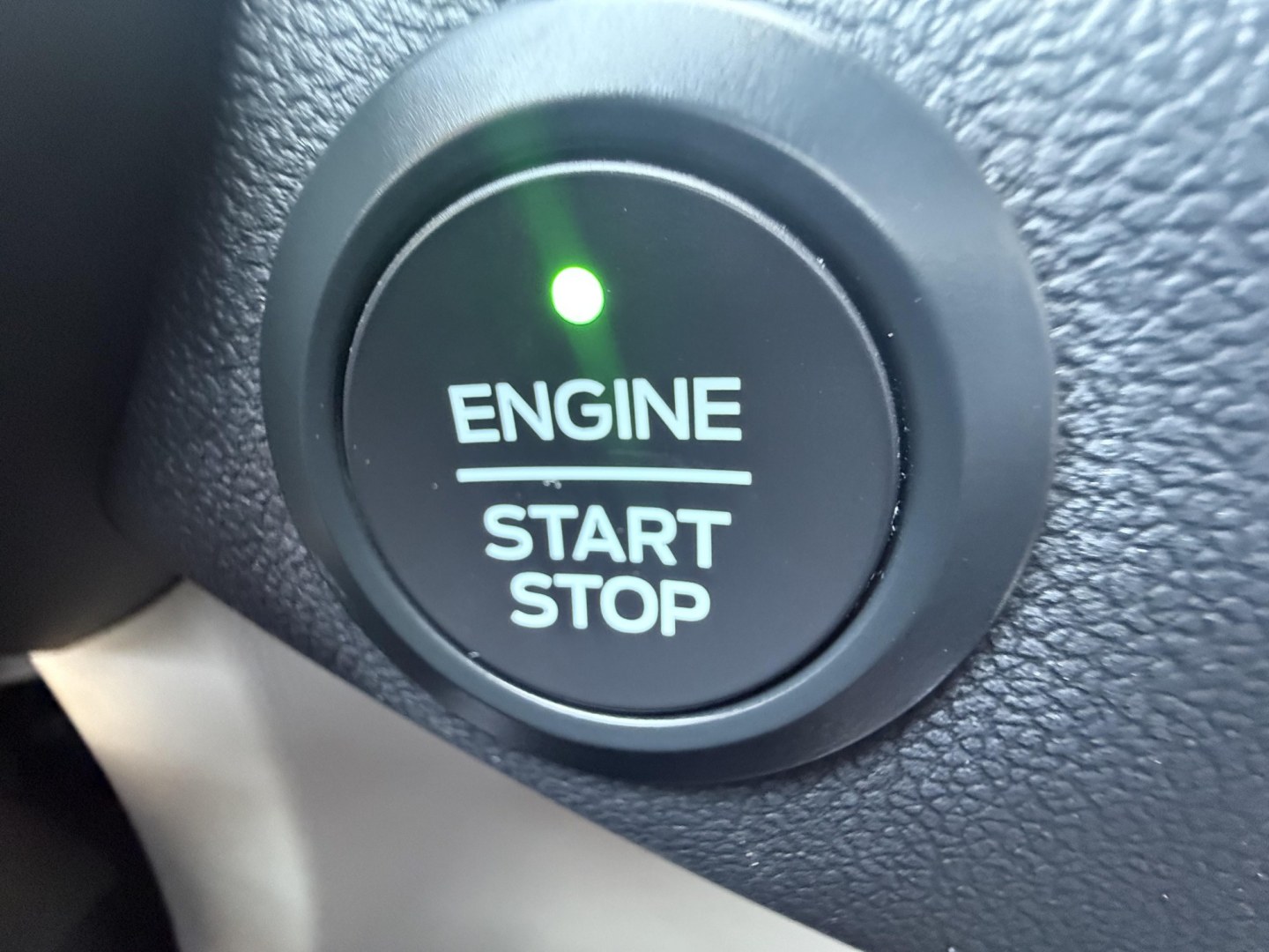 2020 Oxford White /Dark Earth Gray, premium cloth Sandstone, premium Ford Escape 70020 (1FMCU0G62LU) with an 1.5L L3 engine, 8-Speed Automatic transmission, located at 2401 E Main St., Grand Prairie, TX, 75050, (972) 262-4440, 32.748981, -96.969643- Photo#30