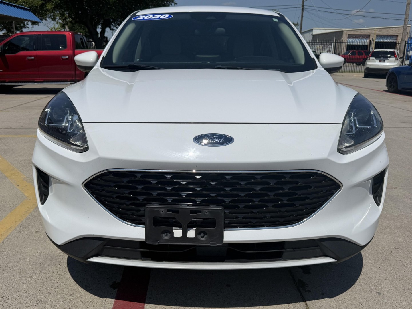 2020 Oxford White /Dark Earth Gray, premium cloth Sandstone, premium Ford Escape 70020 (1FMCU0G62LU) with an 1.5L L3 engine, 8-Speed Automatic transmission, located at 2401 E Main St., Grand Prairie, TX, 75050, (972) 262-4440, 32.748981, -96.969643- Photo#31