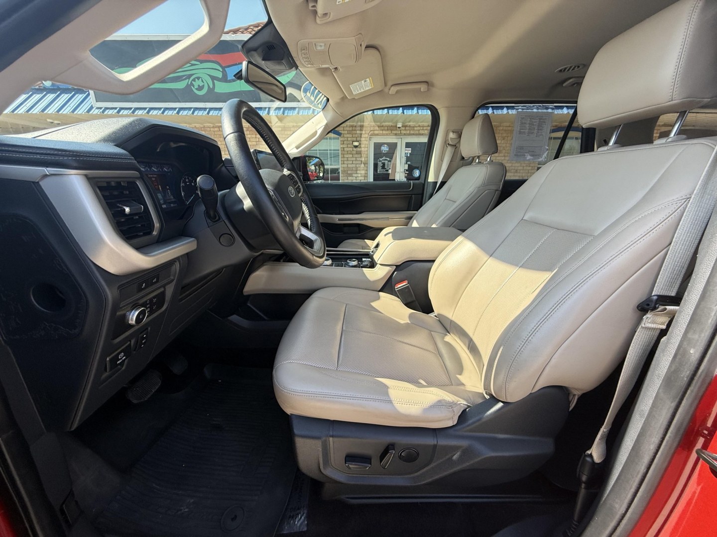 2022 Rapid Red Metallic Tinted Clearcoat /Black Onyx Sandstone Ford Expedition 78357 (1FMJK1JT0NE) with an 3.5L V6 DOHC 24V FFV engine, 6-Speed Automatic transmission, located at 2401 E Main St., Grand Prairie, TX, 75050, (972) 262-4440, 32.748981, -96.969643- Photo#1