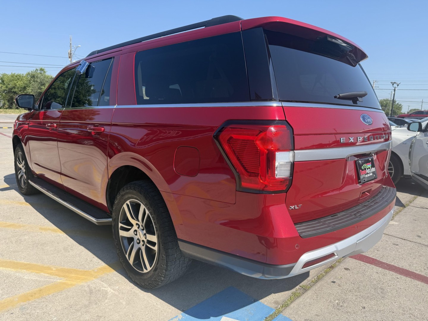 2022 Rapid Red Metallic Tinted Clearcoat /Black Onyx Sandstone Ford Expedition 78357 (1FMJK1JT0NE) with an 3.5L V6 DOHC 24V FFV engine, 6-Speed Automatic transmission, located at 2401 E Main St., Grand Prairie, TX, 75050, (972) 262-4440, 32.748981, -96.969643- Photo#2