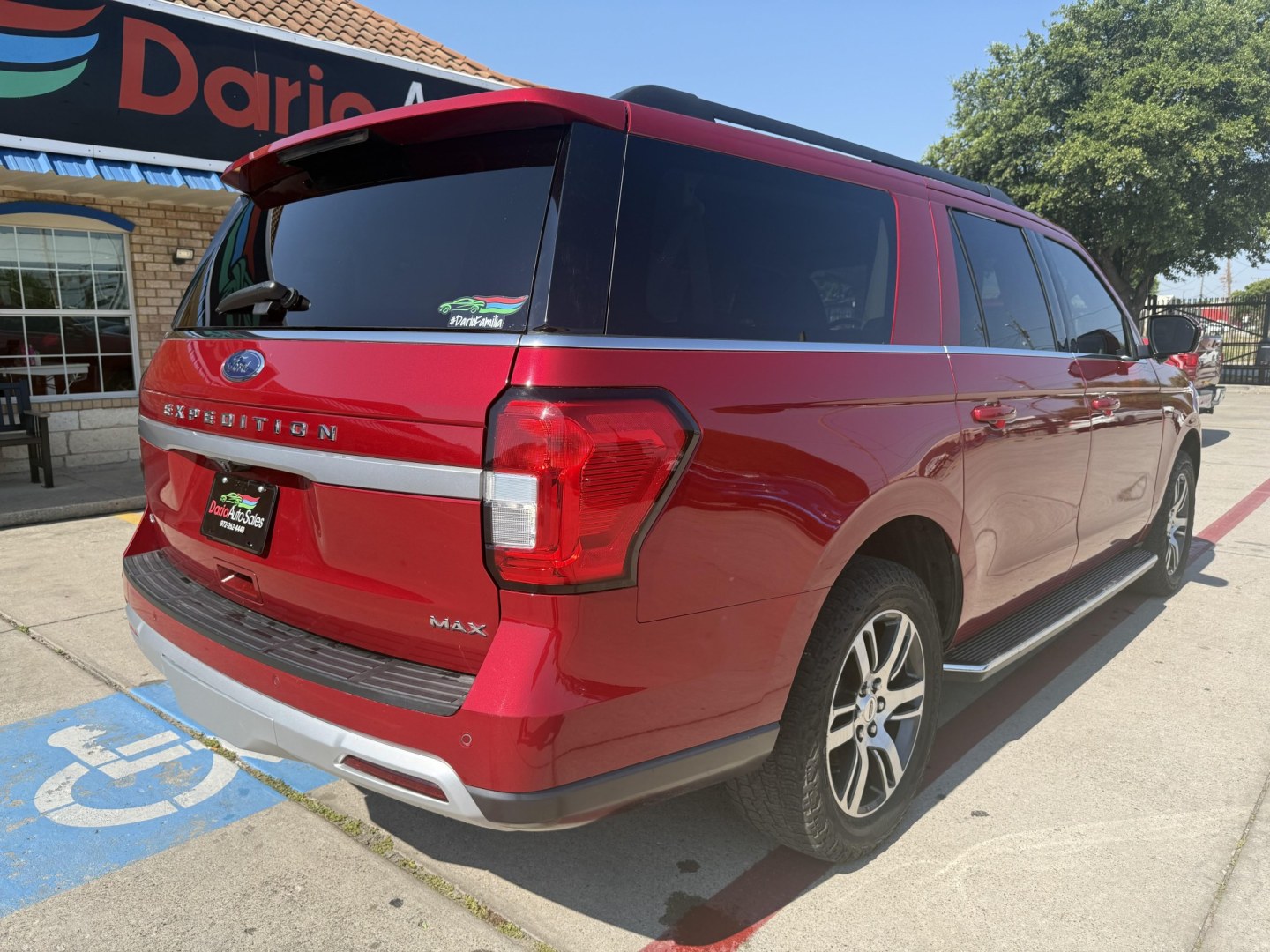 2022 Rapid Red Metallic Tinted Clearcoat /Black Onyx Sandstone Ford Expedition 78357 (1FMJK1JT0NE) with an 3.5L V6 DOHC 24V FFV engine, 6-Speed Automatic transmission, located at 2401 E Main St., Grand Prairie, TX, 75050, (972) 262-4440, 32.748981, -96.969643- Photo#4
