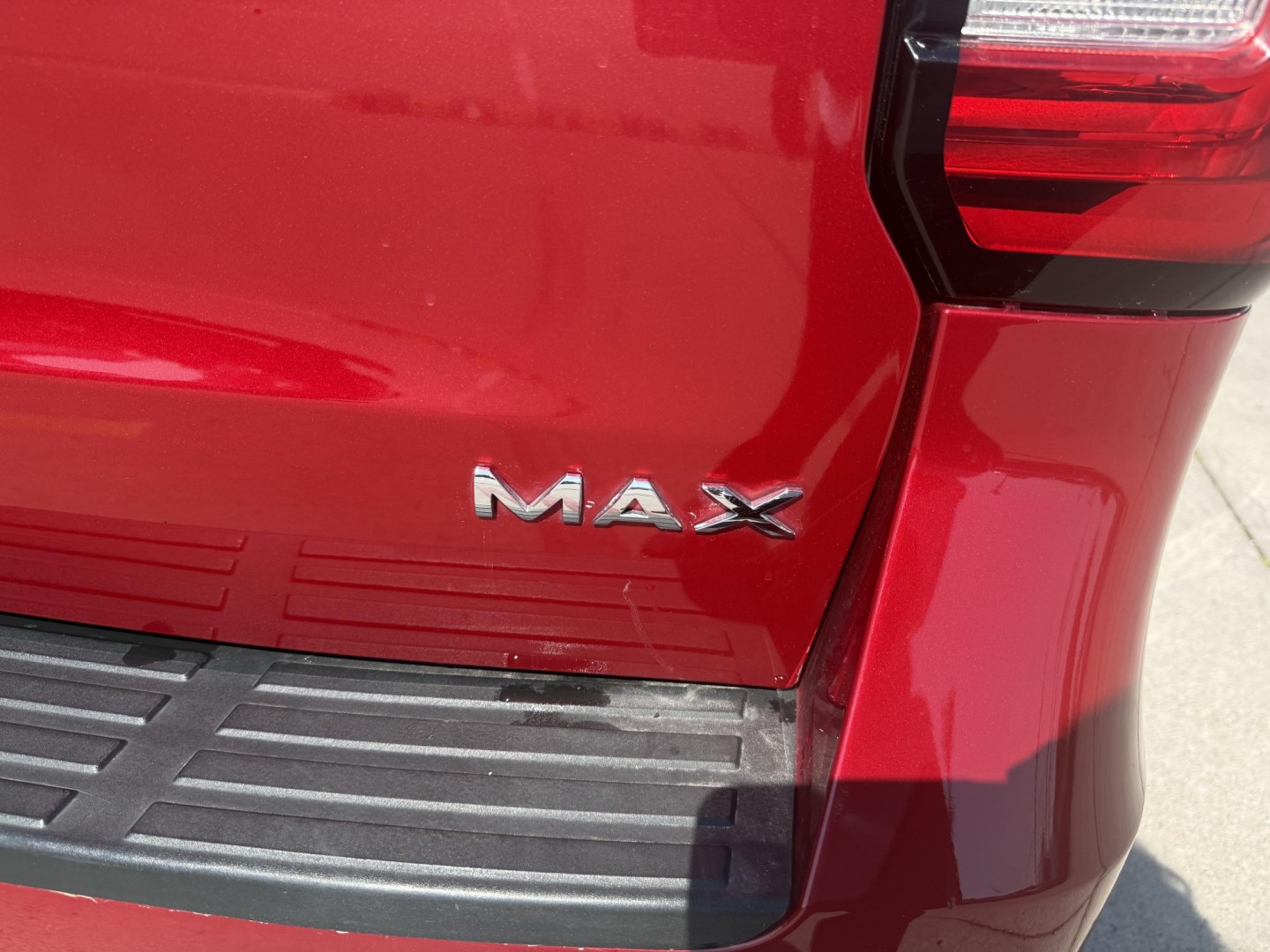 2022 Rapid Red Metallic Tinted Clearcoat /Black Onyx Sandstone Ford Expedition 78357 (1FMJK1JT0NE) with an 3.5L V6 DOHC 24V FFV engine, 6-Speed Automatic transmission, located at 2401 E Main St., Grand Prairie, TX, 75050, (972) 262-4440, 32.748981, -96.969643- Photo#10