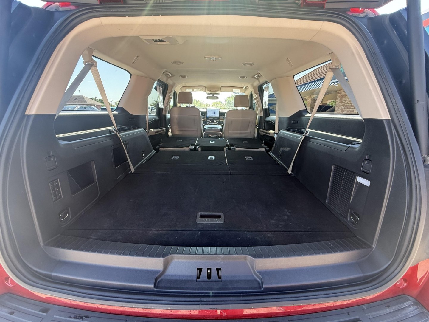 2022 Rapid Red Metallic Tinted Clearcoat /Black Onyx Sandstone Ford Expedition 78357 (1FMJK1JT0NE) with an 3.5L V6 DOHC 24V FFV engine, 6-Speed Automatic transmission, located at 2401 E Main St., Grand Prairie, TX, 75050, (972) 262-4440, 32.748981, -96.969643- Photo#17
