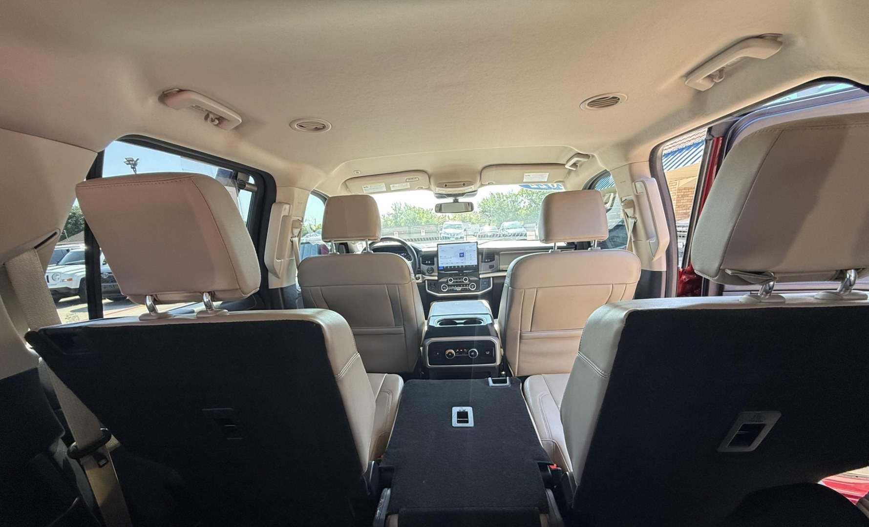 2022 Rapid Red Metallic Tinted Clearcoat /Black Onyx Sandstone Ford Expedition 78357 (1FMJK1JT0NE) with an 3.5L V6 DOHC 24V FFV engine, 6-Speed Automatic transmission, located at 2401 E Main St., Grand Prairie, TX, 75050, (972) 262-4440, 32.748981, -96.969643- Photo#18