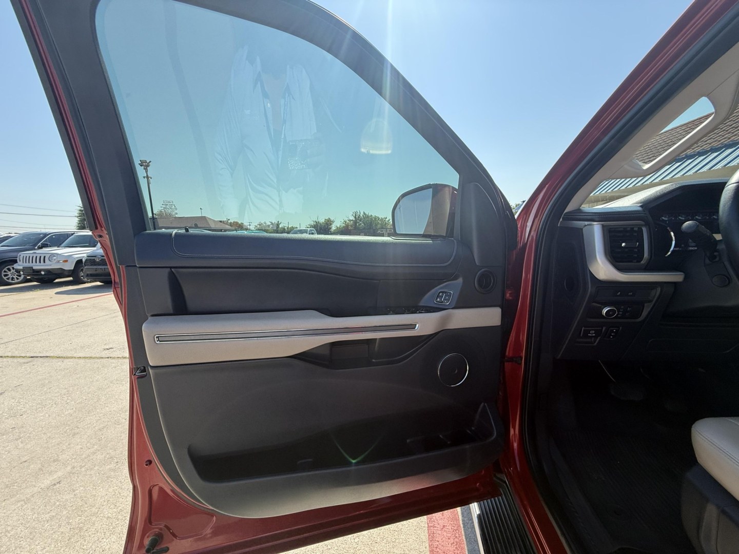 2022 Rapid Red Metallic Tinted Clearcoat /Black Onyx Sandstone Ford Expedition 78357 (1FMJK1JT0NE) with an 3.5L V6 DOHC 24V FFV engine, 6-Speed Automatic transmission, located at 2401 E Main St., Grand Prairie, TX, 75050, (972) 262-4440, 32.748981, -96.969643- Photo#23