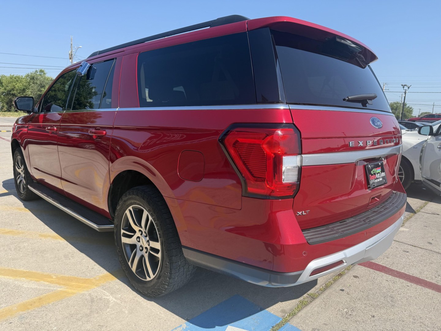 2022 Rapid Red Metallic Tinted Clearcoat /Black Onyx Sandstone Ford Expedition 78357 (1FMJK1JT0NE) with an 3.5L V6 DOHC 24V FFV engine, 6-Speed Automatic transmission, located at 2401 E Main St., Grand Prairie, TX, 75050, (972) 262-4440, 32.748981, -96.969643- Photo#31