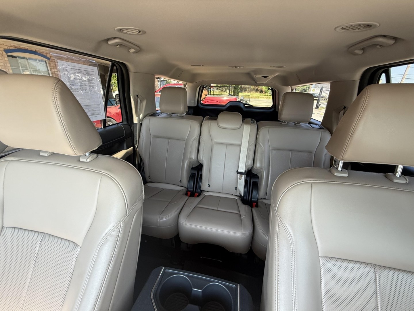 2022 Rapid Red Metallic Tinted Clearcoat /Black Onyx Sandstone Ford Expedition 78357 (1FMJK1JT0NE) with an 3.5L V6 DOHC 24V FFV engine, 6-Speed Automatic transmission, located at 2401 E Main St., Grand Prairie, TX, 75050, (972) 262-4440, 32.748981, -96.969643- Photo#32