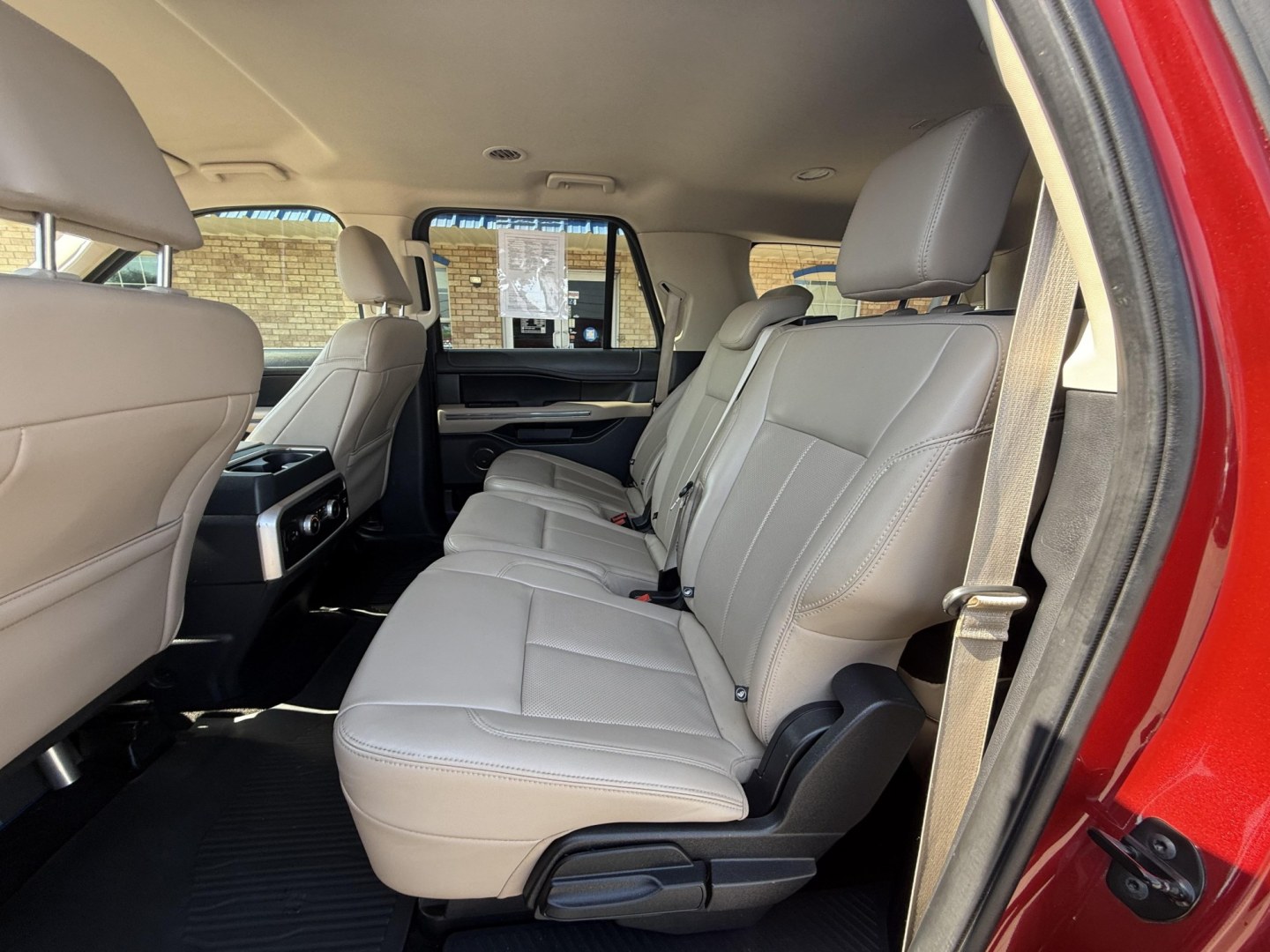 2022 Rapid Red Metallic Tinted Clearcoat /Black Onyx Sandstone Ford Expedition 78357 (1FMJK1JT0NE) with an 3.5L V6 DOHC 24V FFV engine, 6-Speed Automatic transmission, located at 2401 E Main St., Grand Prairie, TX, 75050, (972) 262-4440, 32.748981, -96.969643- Photo#36