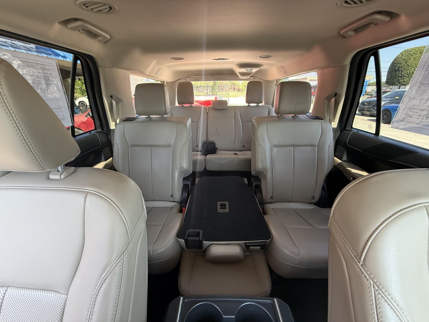2022 Rapid Red Metallic Tinted Clearcoat /Black Onyx Sandstone Ford Expedition 78357 (1FMJK1JT0NE) with an 3.5L V6 DOHC 24V FFV engine, 6-Speed Automatic transmission, located at 2401 E Main St., Grand Prairie, TX, 75050, (972) 262-4440, 32.748981, -96.969643- Photo#38
