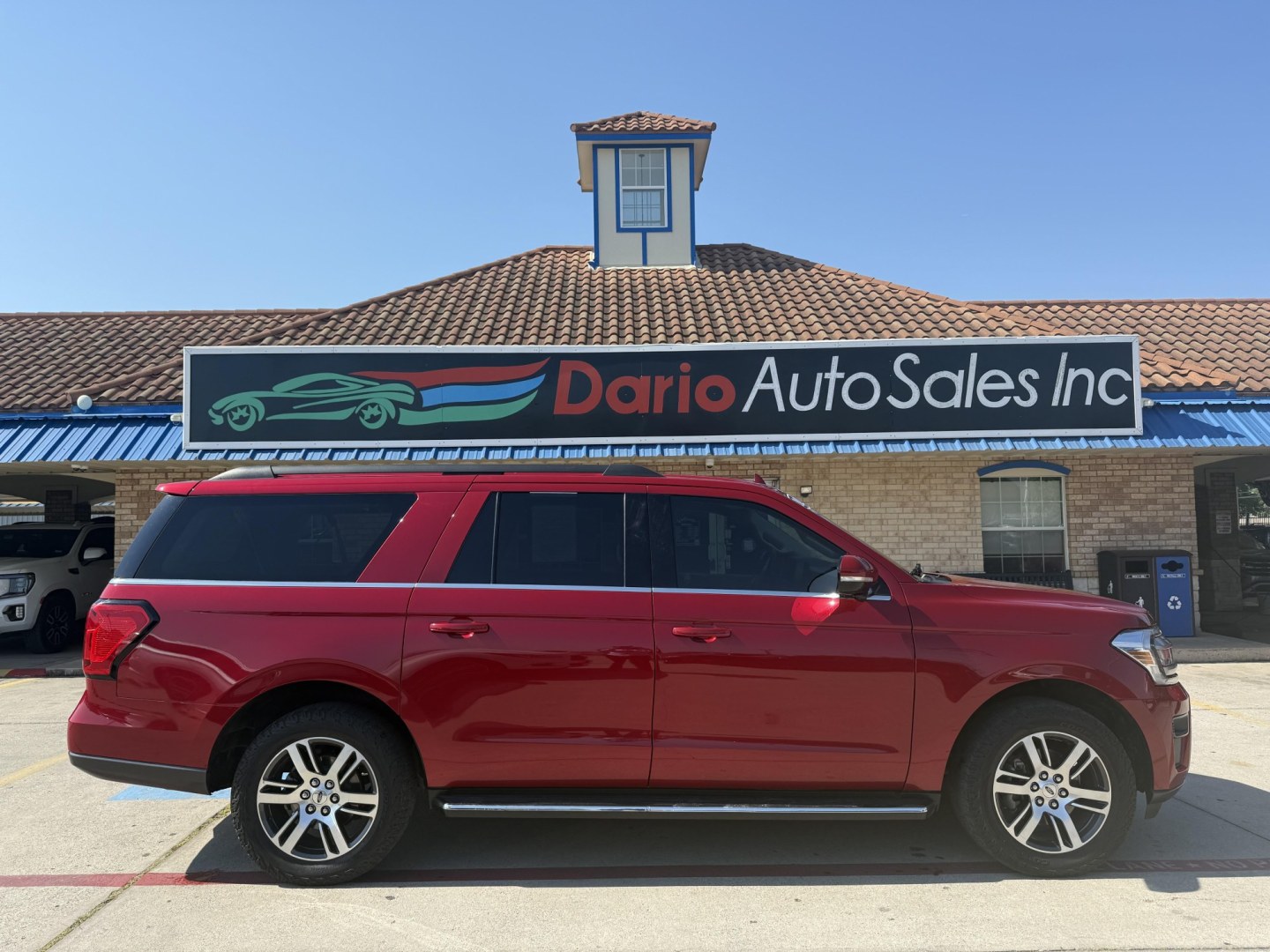 2022 Rapid Red Metallic Tinted Clearcoat /Black Onyx Sandstone Ford Expedition 78357 (1FMJK1JT0NE) with an 3.5L V6 DOHC 24V FFV engine, 6-Speed Automatic transmission, located at 2401 E Main St., Grand Prairie, TX, 75050, (972) 262-4440, 32.748981, -96.969643- Photo#40