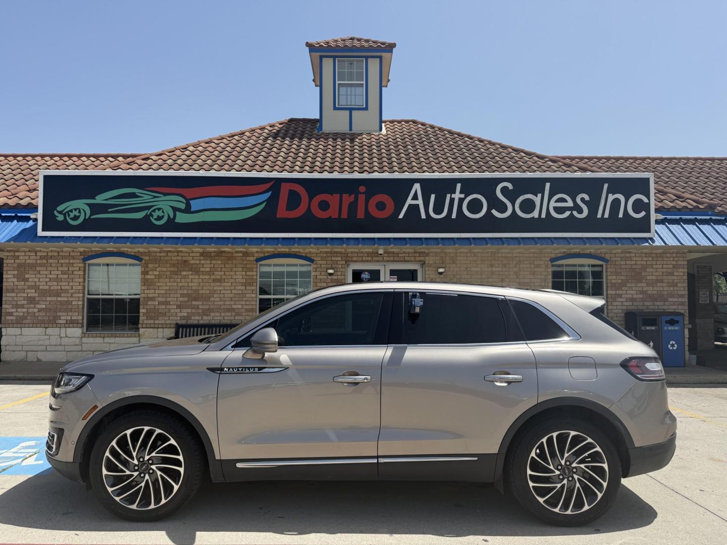2020 Iced Mocha Metallic /Cappuccino, premium leather Coffee, premium leathe Lincoln Nautilus 72260 (2LMPJ6K96LB) with an 2.0L L4 DOHC 16V engine, 6-Speed Automatic transmission, located at 2401 E Main St., Grand Prairie, TX, 75050, (972) 262-4440, 32.748981, -96.969643- Photo#3