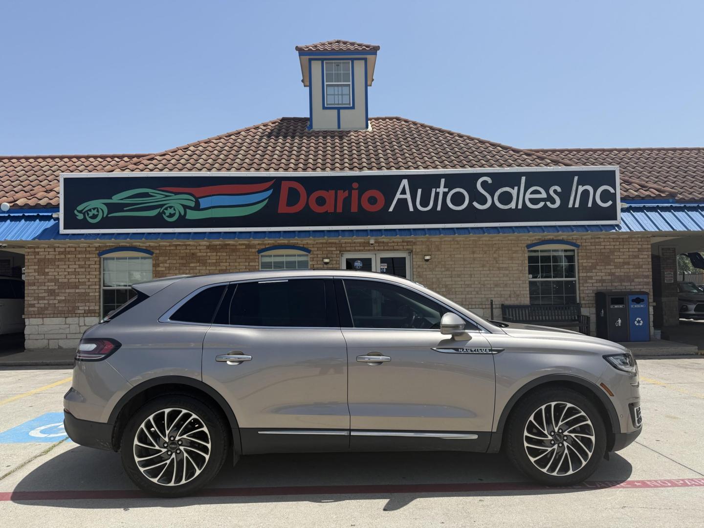 2020 Iced Mocha Metallic /Cappuccino, premium leather Coffee, premium leathe Lincoln Nautilus 72260 (2LMPJ6K96LB) with an 2.0L L4 DOHC 16V engine, 6-Speed Automatic transmission, located at 2401 E Main St., Grand Prairie, TX, 75050, (972) 262-4440, 32.748981, -96.969643- Photo#8
