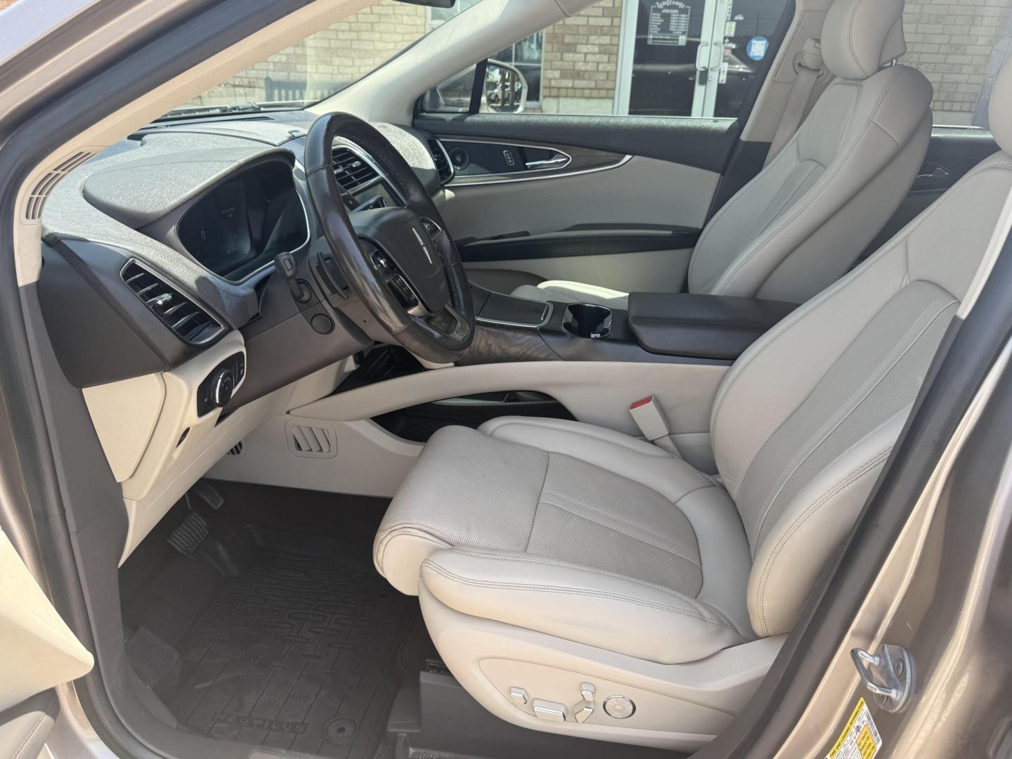 2020 Iced Mocha Metallic /Cappuccino, premium leather Coffee, premium leathe Lincoln Nautilus 72260 (2LMPJ6K96LB) with an 2.0L L4 DOHC 16V engine, 6-Speed Automatic transmission, located at 2401 E Main St., Grand Prairie, TX, 75050, (972) 262-4440, 32.748981, -96.969643- Photo#22
