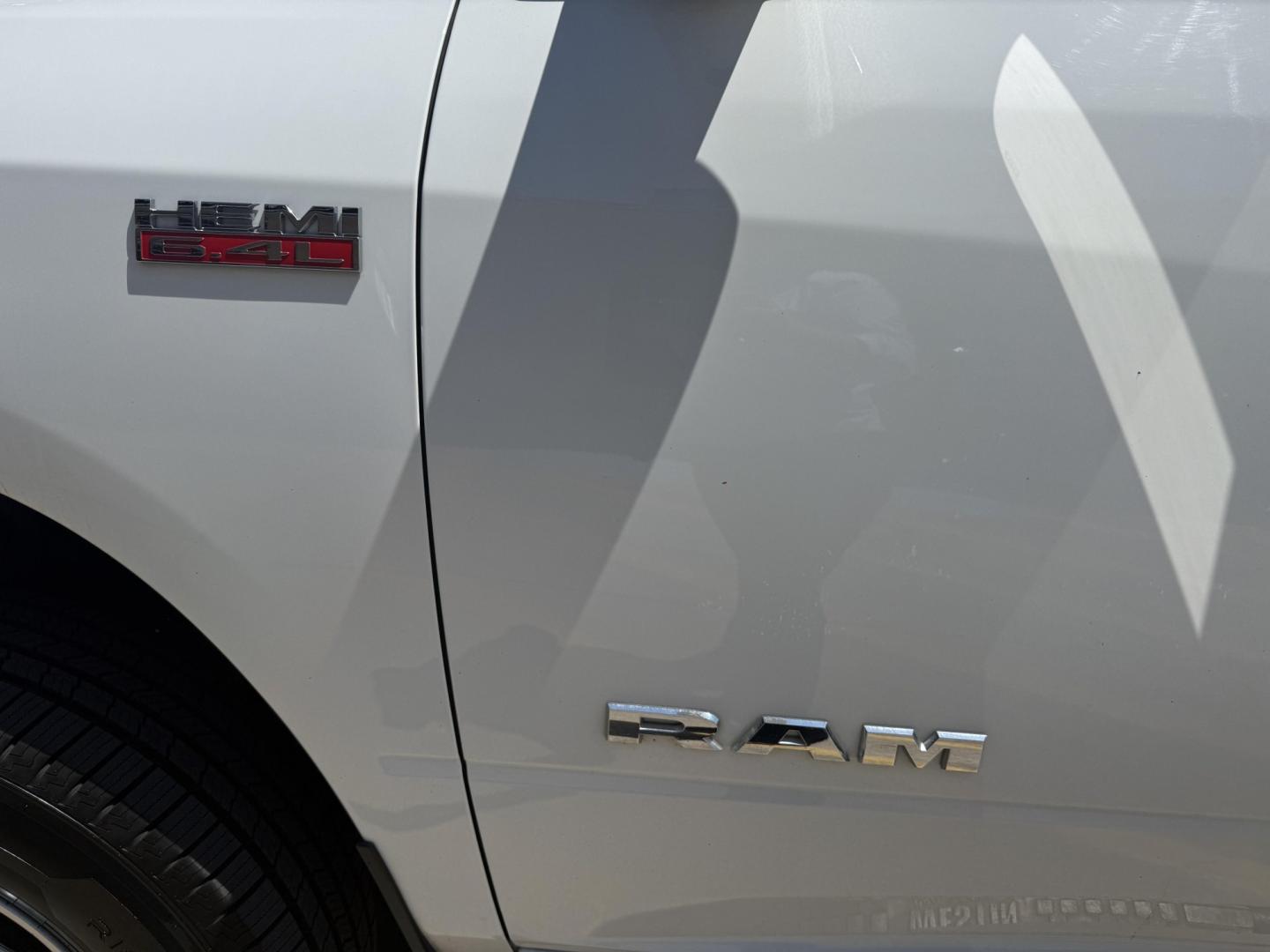 2022 Bright White Clear Coat /Black Black/Diesel Gray RAM 3500 77979 (3C63R3GJXNG) with an 6.4L V8 OHV 16V engine, 6-Speed Automatic transmission, located at 2401 E Main St., Grand Prairie, TX, 75050, (972) 262-4440, 32.748981, -96.969643- Photo#5