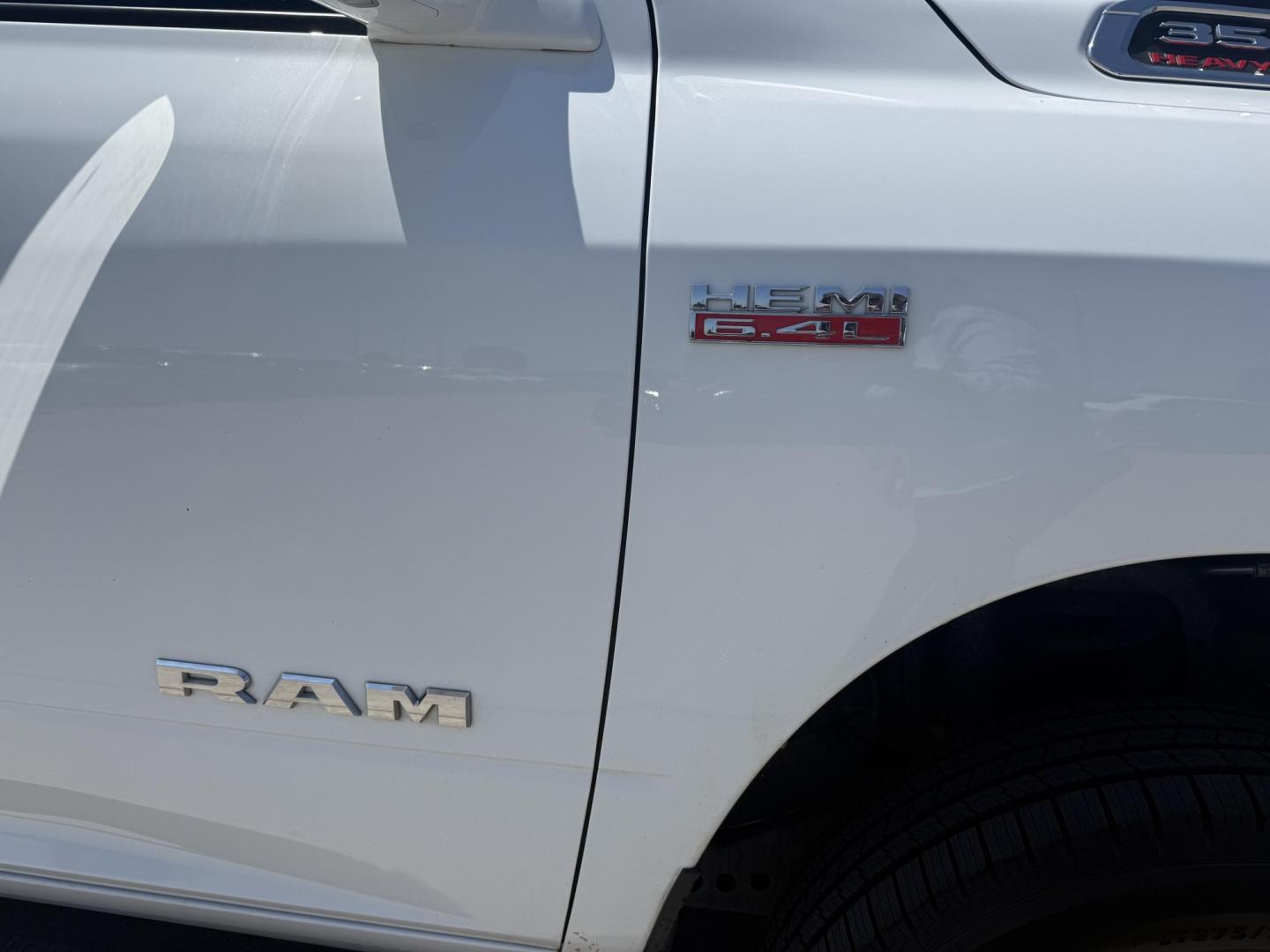 2022 Bright White Clear Coat /Black Black/Diesel Gray RAM 3500 77979 (3C63R3GJXNG) with an 6.4L V8 OHV 16V engine, 6-Speed Automatic transmission, located at 2401 E Main St., Grand Prairie, TX, 75050, (972) 262-4440, 32.748981, -96.969643- Photo#21