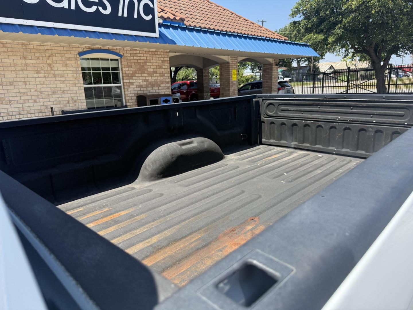 2022 Bright White Clear Coat /Black Black/Diesel Gray RAM 3500 77979 (3C63R3GJXNG) with an 6.4L V8 OHV 16V engine, 6-Speed Automatic transmission, located at 2401 E Main St., Grand Prairie, TX, 75050, (972) 262-4440, 32.748981, -96.969643- Photo#26