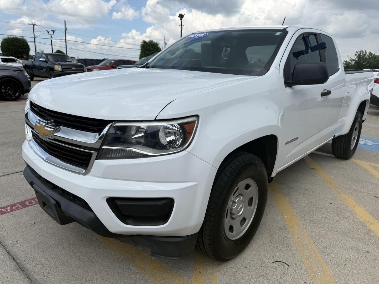 2016 Summit White /Jet Black/Dark Ash, cloth Jet Black/Dark Ash, viny Chevrolet Colorado 53581 (1GCHSBEA0G1) with an 2.5L L4 DOHC 16V GAS engine, 6-Speed Automatic transmission, located at 2401 E Main St., Grand Prairie, TX, 75050, (972) 262-4440, 32.748981, -96.969643- Photo#0