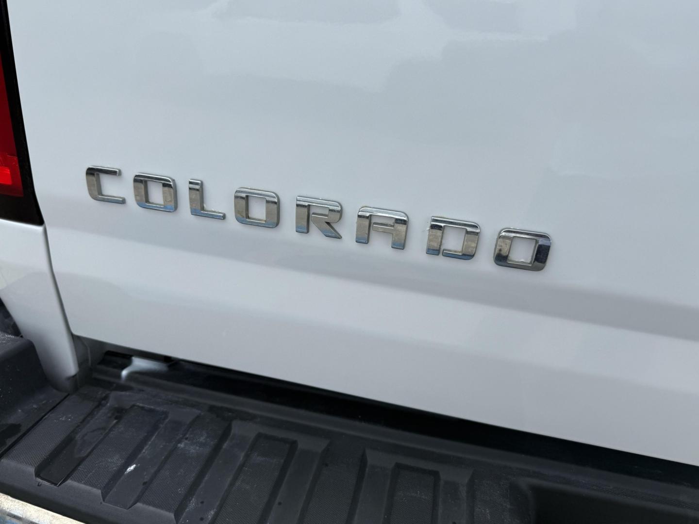 2016 Summit White /Jet Black/Dark Ash, cloth Jet Black/Dark Ash, viny Chevrolet Colorado 53581 (1GCHSBEA0G1) with an 2.5L L4 DOHC 16V GAS engine, 6-Speed Automatic transmission, located at 2401 E Main St., Grand Prairie, TX, 75050, (972) 262-4440, 32.748981, -96.969643- Photo#2