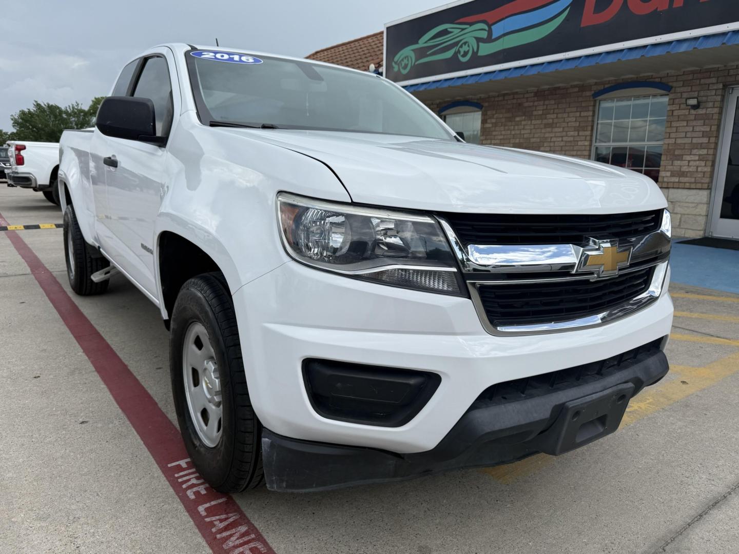 2016 Summit White /Jet Black/Dark Ash, cloth Jet Black/Dark Ash, viny Chevrolet Colorado 53581 (1GCHSBEA0G1) with an 2.5L L4 DOHC 16V GAS engine, 6-Speed Automatic transmission, located at 2401 E Main St., Grand Prairie, TX, 75050, (972) 262-4440, 32.748981, -96.969643- Photo#6