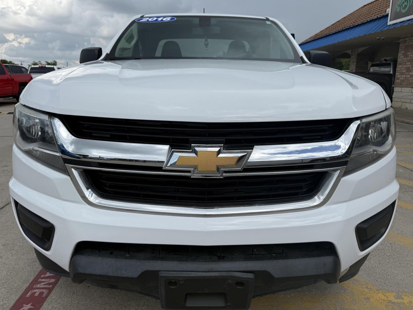 2016 Summit White /Jet Black/Dark Ash, cloth Jet Black/Dark Ash, viny Chevrolet Colorado 53581 (1GCHSBEA0G1) with an 2.5L L4 DOHC 16V GAS engine, 6-Speed Automatic transmission, located at 2401 E Main St., Grand Prairie, TX, 75050, (972) 262-4440, 32.748981, -96.969643- Photo#9