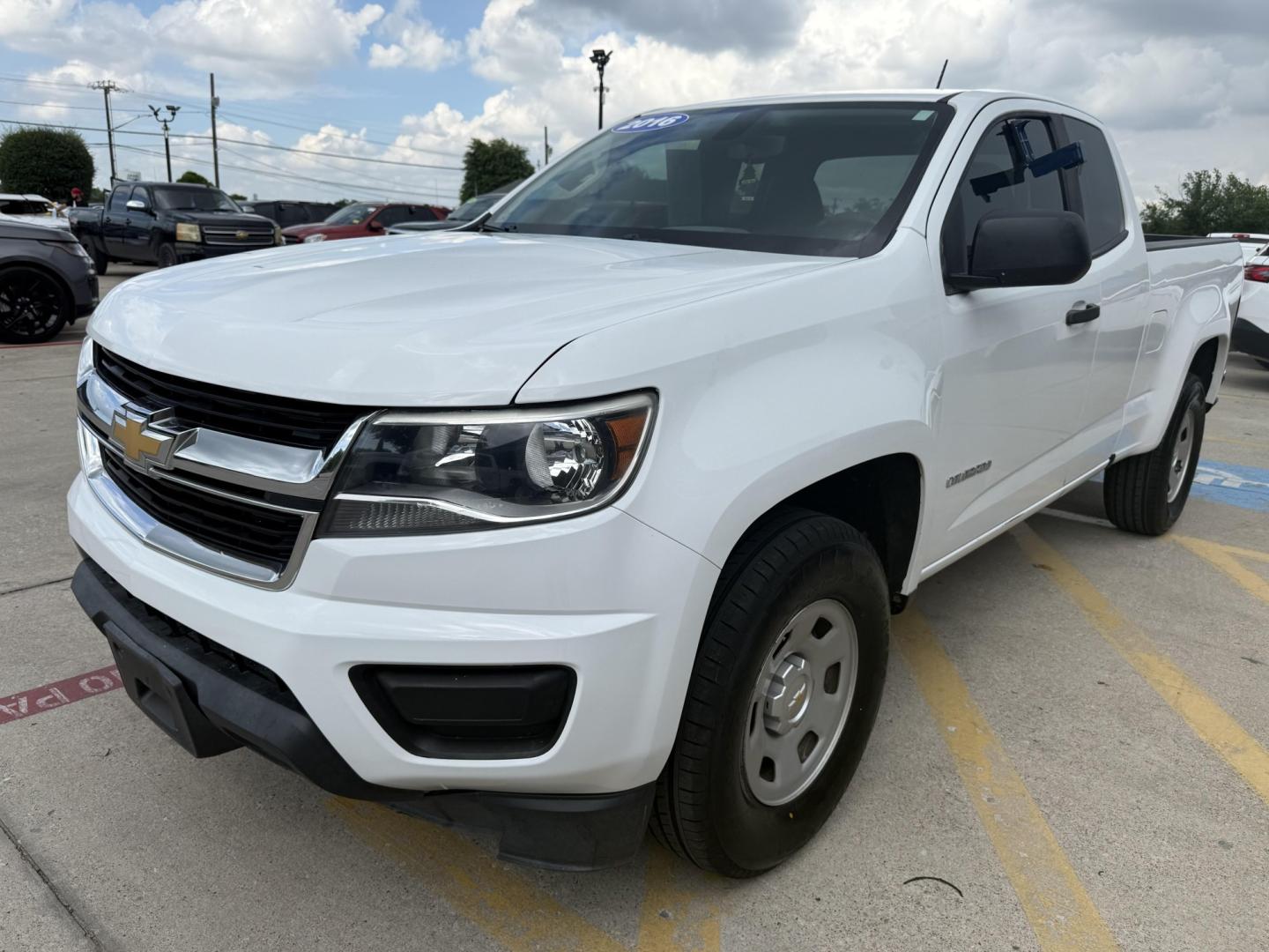 2016 Summit White /Jet Black/Dark Ash, cloth Jet Black/Dark Ash, viny Chevrolet Colorado 53581 (1GCHSBEA0G1) with an 2.5L L4 DOHC 16V GAS engine, 6-Speed Automatic transmission, located at 2401 E Main St., Grand Prairie, TX, 75050, (972) 262-4440, 32.748981, -96.969643- Photo#20