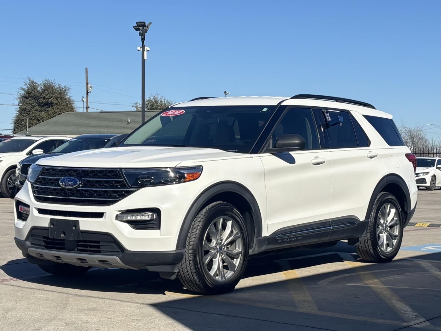 2020 White Ford Explorer (1FMSK8DH3LG) with an EcoBoost 2.3L I-4 gasoline direct injection engine, located at 2401 E Main St., Grand Prairie, TX, 75050, (972) 262-4440, 32.748981, -96.969643- Photo#0
