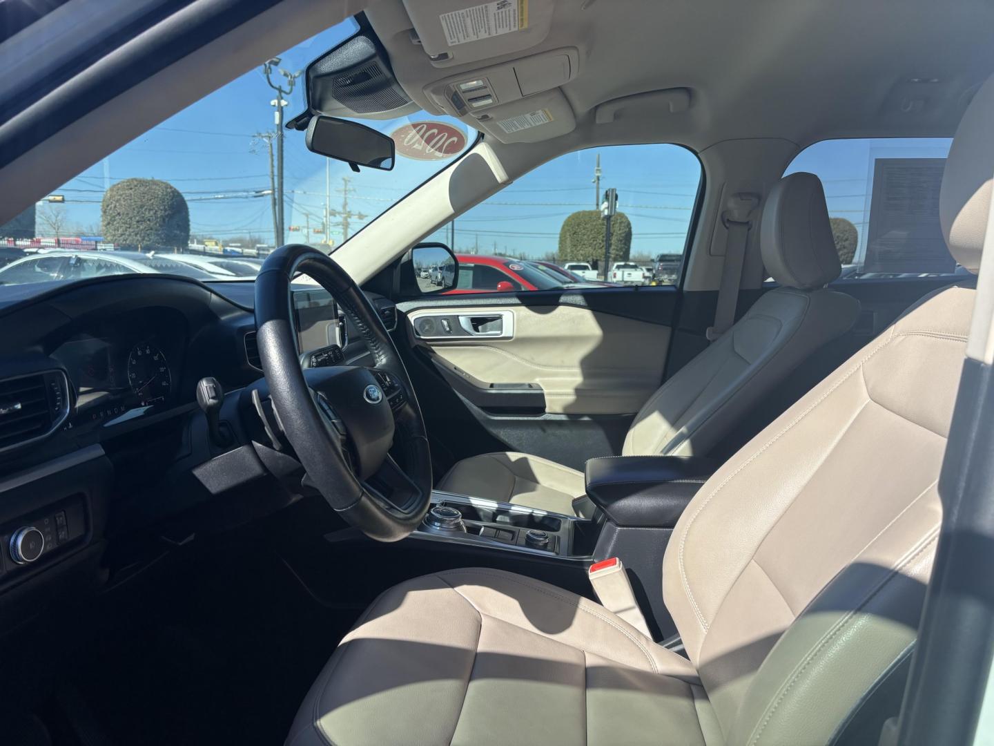 2020 White Ford Explorer (1FMSK8DH3LG) with an EcoBoost 2.3L I-4 gasoline direct injection engine, located at 2401 E Main St., Grand Prairie, TX, 75050, (972) 262-4440, 32.748981, -96.969643- Photo#3