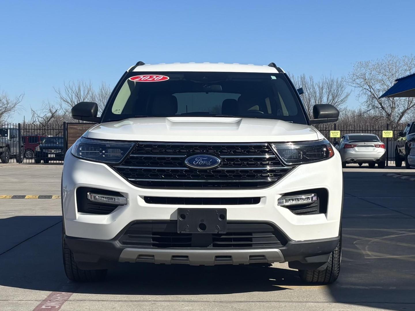 2020 White Ford Explorer (1FMSK8DH3LG) with an EcoBoost 2.3L I-4 gasoline direct injection engine, located at 2401 E Main St., Grand Prairie, TX, 75050, (972) 262-4440, 32.748981, -96.969643- Photo#4