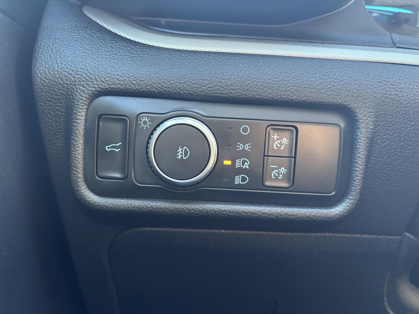 2020 White Ford Explorer (1FMSK8DH3LG) with an EcoBoost 2.3L I-4 gasoline direct injection engine, located at 2401 E Main St., Grand Prairie, TX, 75050, (972) 262-4440, 32.748981, -96.969643- Photo#7