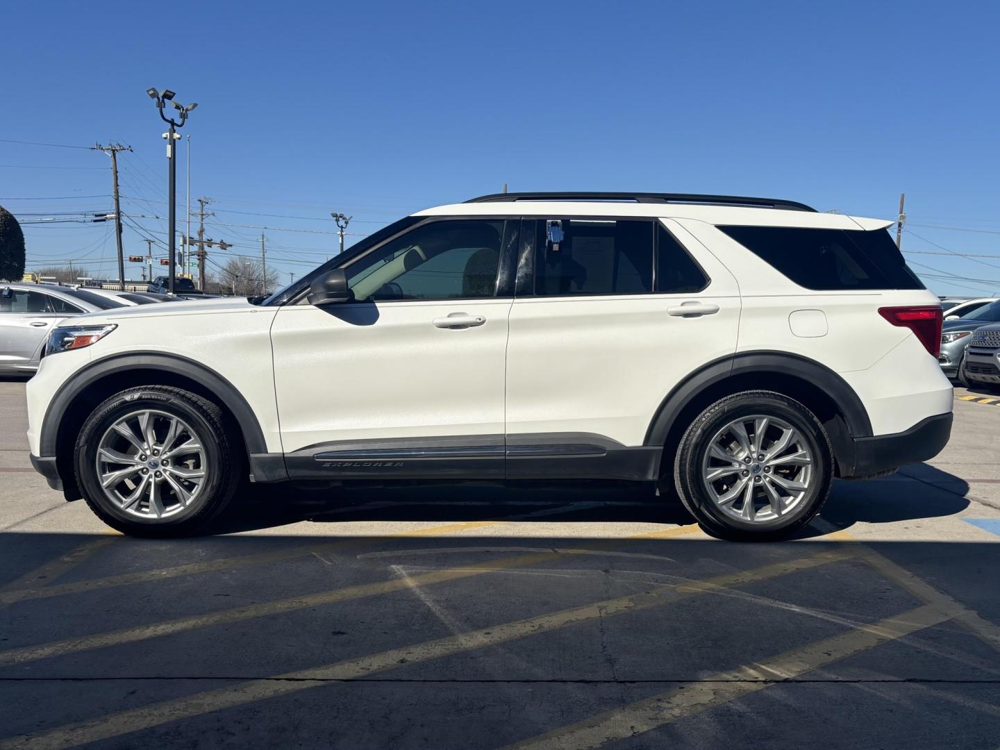 2020 White Ford Explorer (1FMSK8DH3LG) with an EcoBoost 2.3L I-4 gasoline direct injection engine, located at 2401 E Main St., Grand Prairie, TX, 75050, (972) 262-4440, 32.748981, -96.969643- Photo#8
