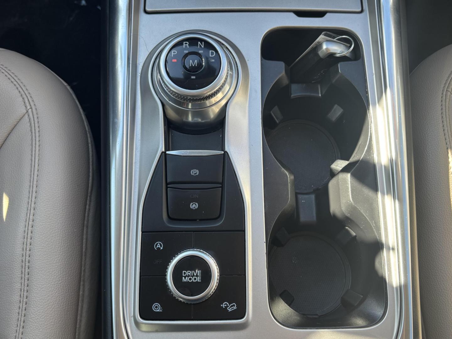 2020 White Ford Explorer (1FMSK8DH3LG) with an EcoBoost 2.3L I-4 gasoline direct injection engine, located at 2401 E Main St., Grand Prairie, TX, 75050, (972) 262-4440, 32.748981, -96.969643- Photo#9