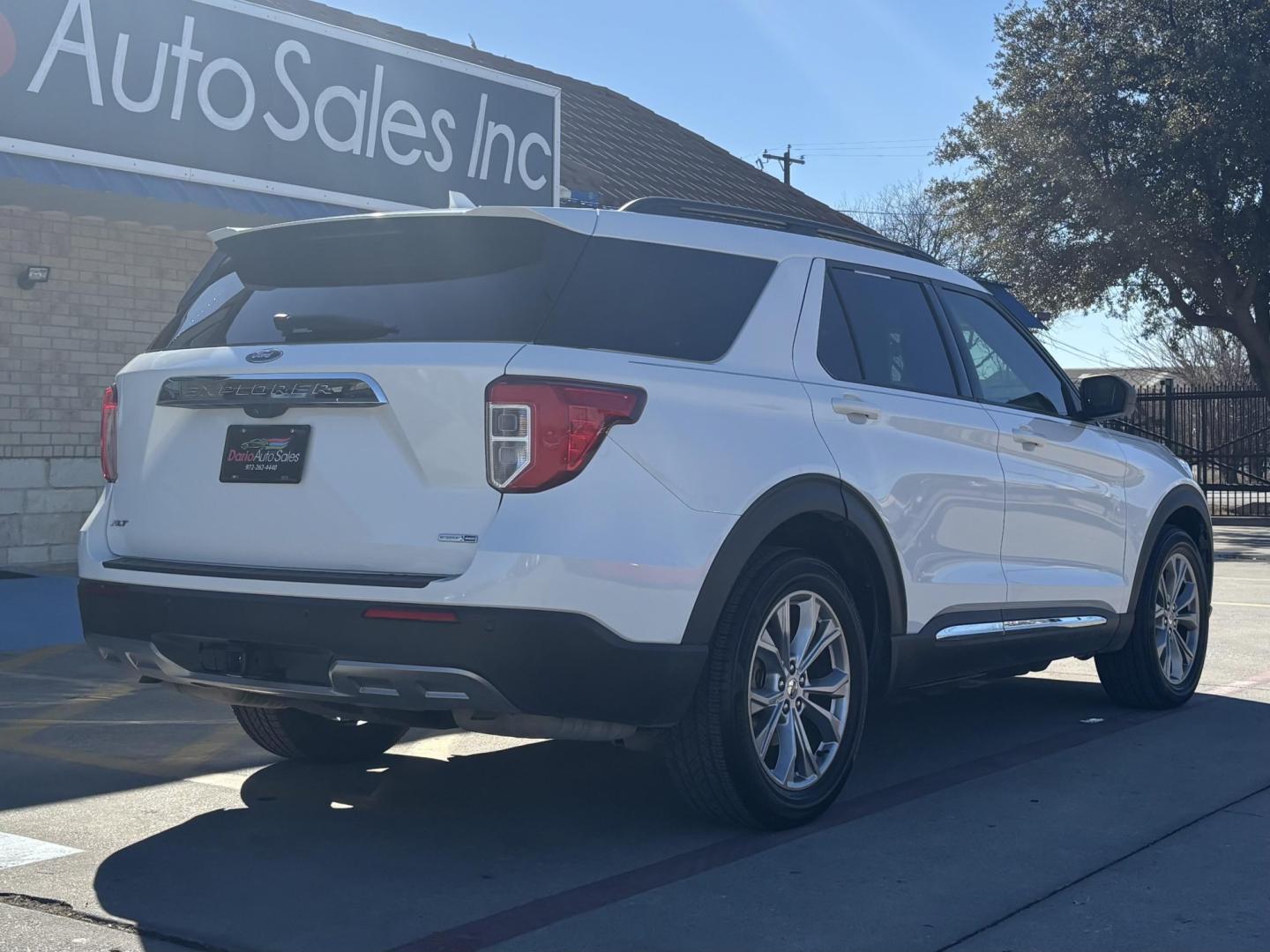 2020 White Ford Explorer (1FMSK8DH3LG) with an EcoBoost 2.3L I-4 gasoline direct injection engine, located at 2401 E Main St., Grand Prairie, TX, 75050, (972) 262-4440, 32.748981, -96.969643- Photo#10