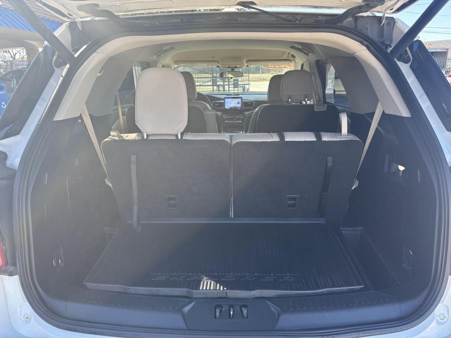 2020 White Ford Explorer (1FMSK8DH3LG) with an EcoBoost 2.3L I-4 gasoline direct injection engine, located at 2401 E Main St., Grand Prairie, TX, 75050, (972) 262-4440, 32.748981, -96.969643- Photo#17